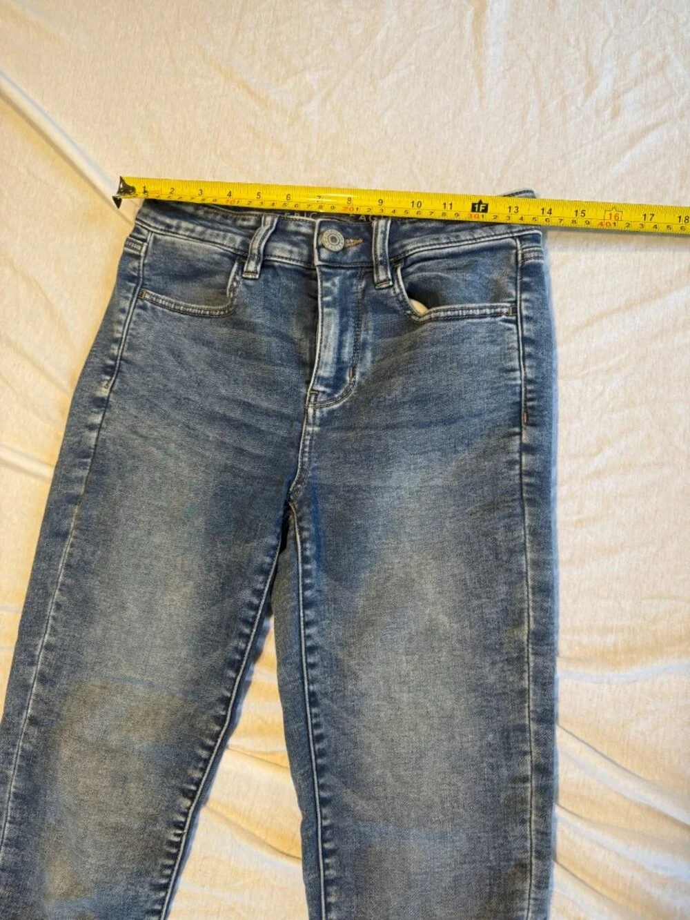 American Eagle hi Rise Jeans Size 4 Medium Blue Cotton Spandex Jeggings Raw Hem